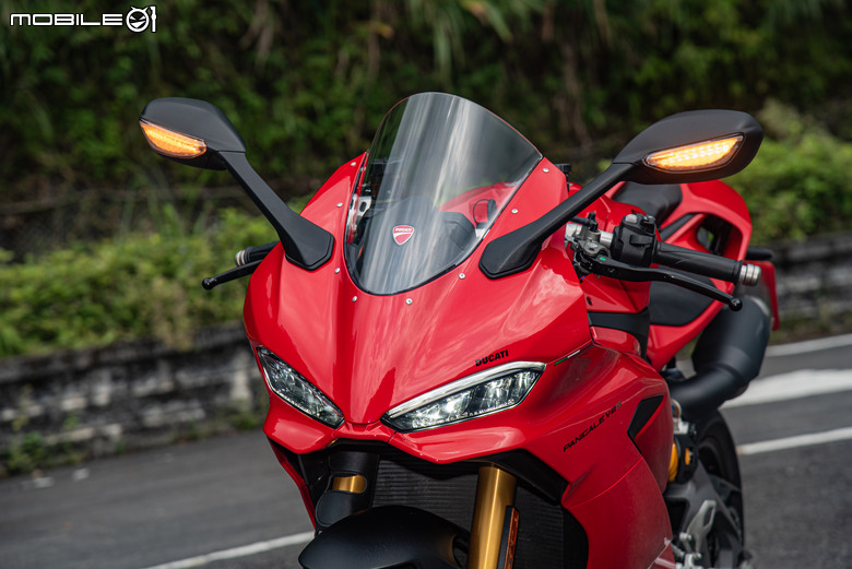 點我看大圖 DUCATI Pangale V2 S 試駕|街賽一體混血王子!超輕量級、最親民的DUCATI跑車