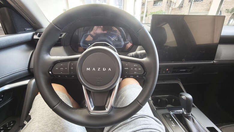趕在展間第一天上架來看All New CX-5的賞車心得分享~~