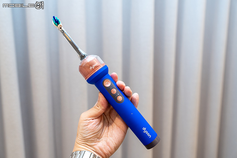 Dyson CameraJet 微鏡噴射電動牙刷登場｜牙刷也有鏡頭＋AI，還能自動噴射漱口水！高單價挑戰旗艦潔牙市場