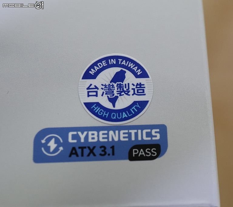 點我看大圖 高CP值便宜千瓦白金白色登場 FSP 全漢 VITA 1000W PM