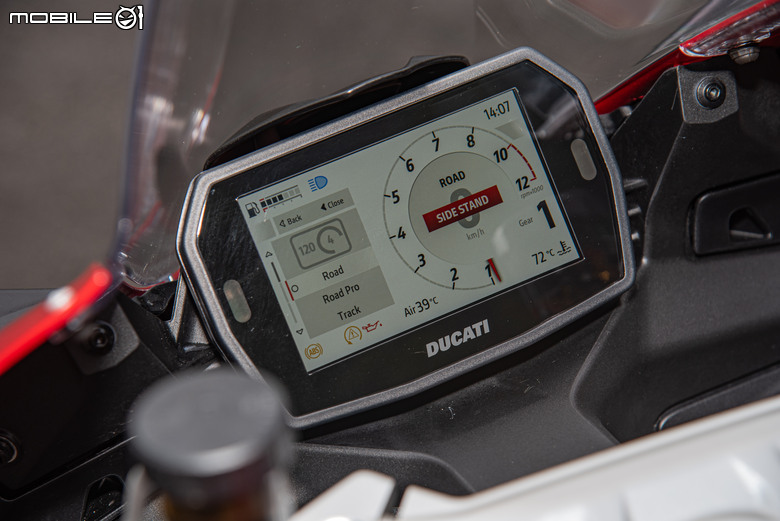 點我看大圖 DUCATI Pangale V2 S 試駕|街賽一體混血王子!超輕量級、最親民的DUCATI跑車