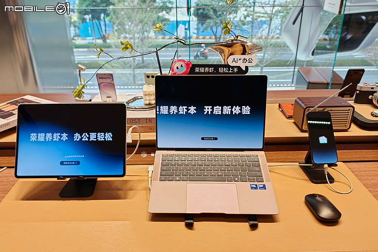 直擊深圳榮耀 α 旗艦店|Robot Phone 進駐、人形機器人迎賓!