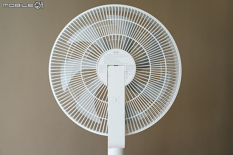 小米米家智慧 DC 超薄電風扇 Pro 開箱實測｜8.7cm 超薄機身、Type-C 供電更方便，從臥室吹到露營都能用