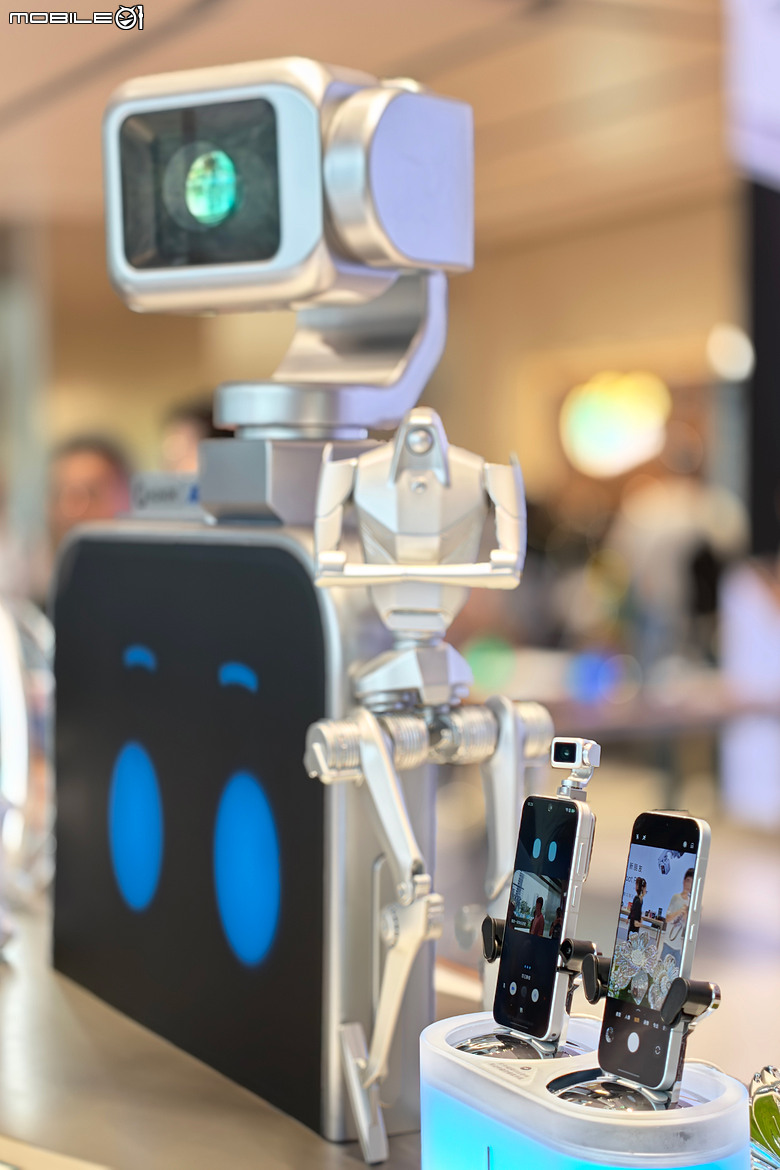 直擊深圳榮耀 α 旗艦店|Robot Phone 進駐、人形機器人迎賓!