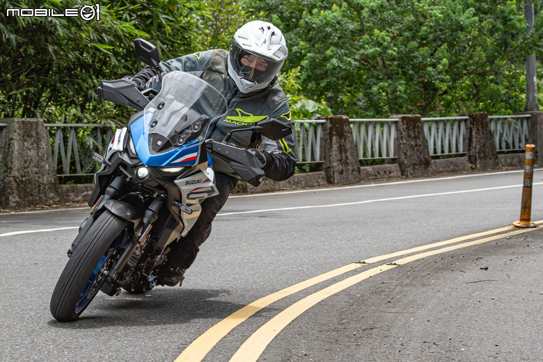 點我看大圖 2026 SUZUKI SV-7GX 試駕報告|V雙風味依然經典,熱血可以更加舒適!