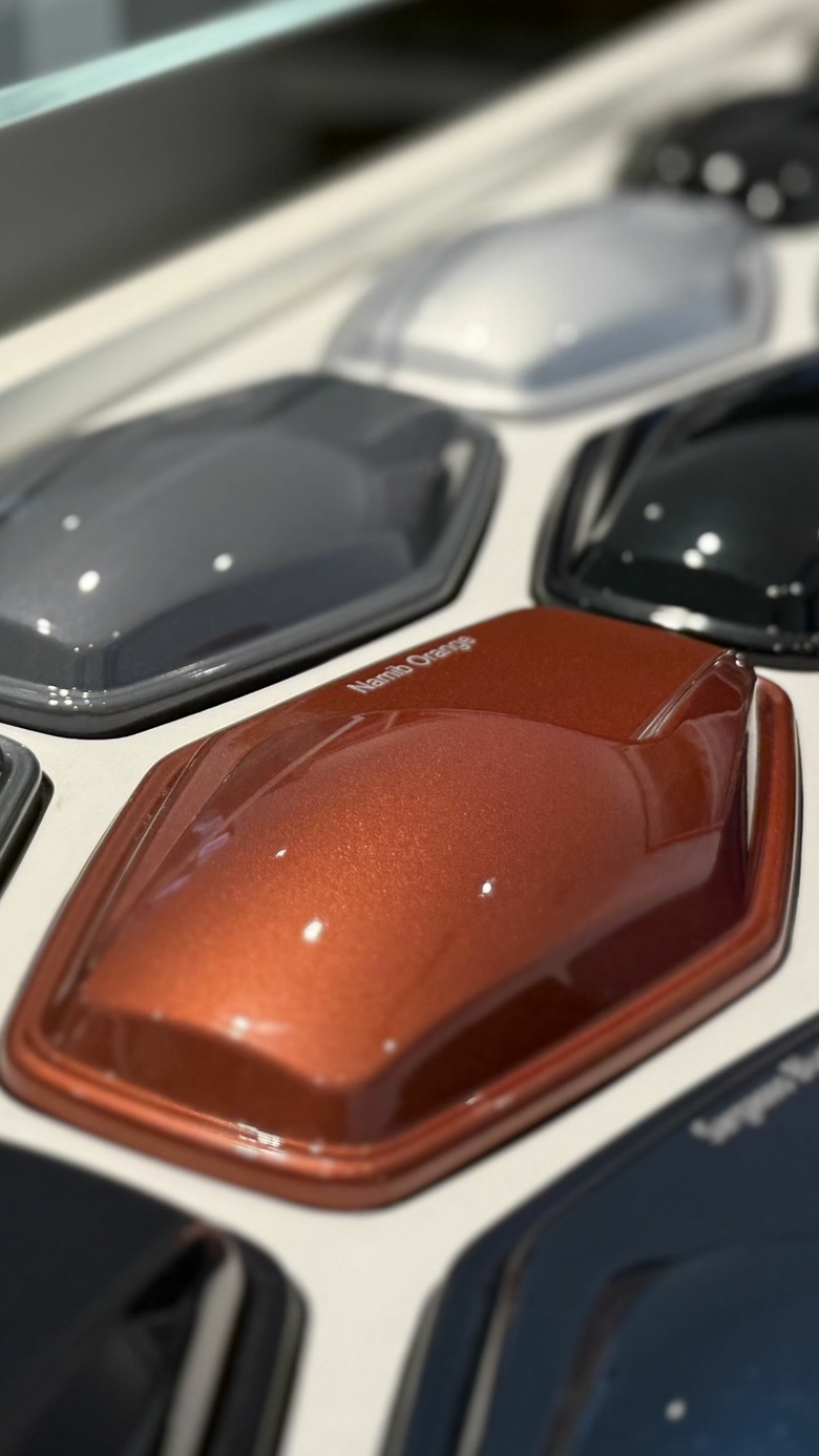2027年Defender全新車色 ,Namil Orange(納米比亞 橙)