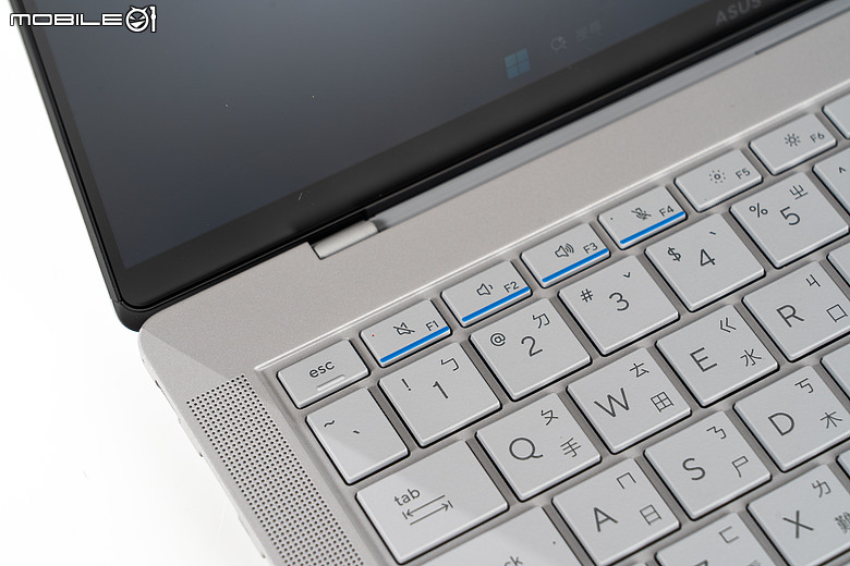 ASUS ExpertBook Ultra 體驗|首搭 3K Tandem OLED 的極輕 AI 商務旗艦!