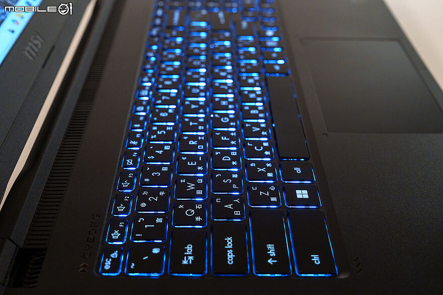 MSI Cyborg 15 Max 測試報告|融入 Cyberpunk 風格的入門電競筆電