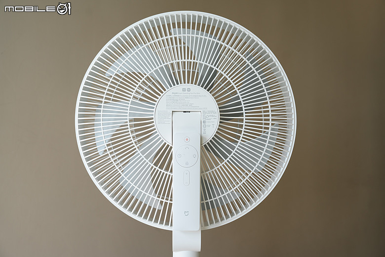 小米米家智慧 DC 超薄電風扇 Pro 開箱實測｜8.7cm 超薄機身、Type-C 供電更方便，從臥室吹到露營都能用