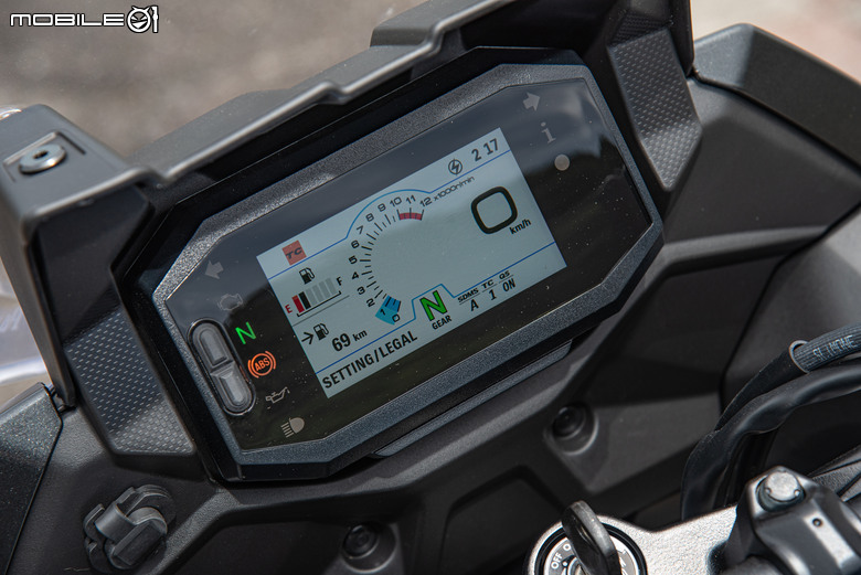 點我看大圖 2026 SUZUKI SV-7GX 試駕報告|V雙風味依然經典,熱血可以更加舒適!