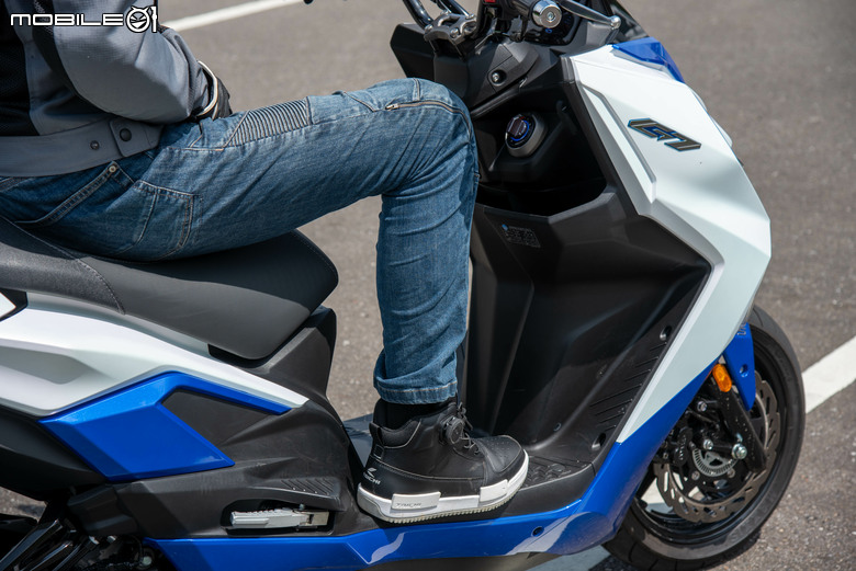 點我看大圖 KYMCO G7 試駕|電推輕量轉生,旗艦跑旅降臨