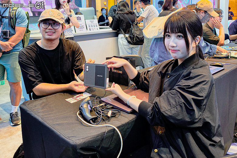 Samsung Galaxy Z 摺疊系列預購爆紅|台灣銷量勁揚三成、Z Fold8 佔比高達五成!
