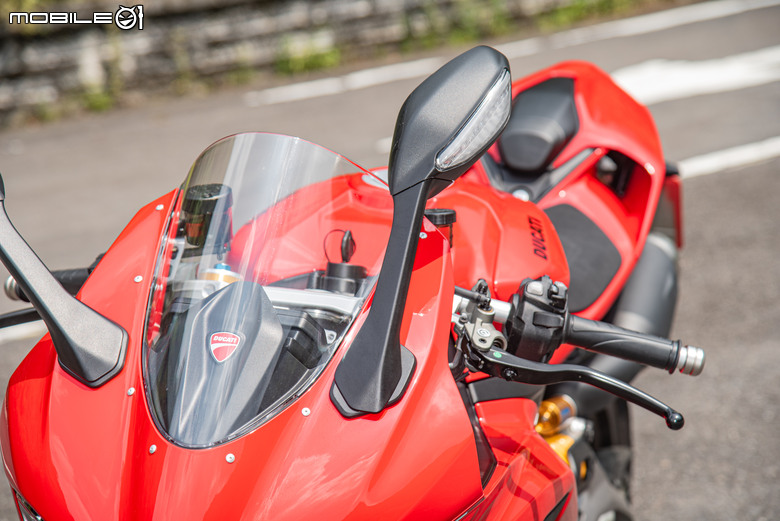 點我看大圖 DUCATI Pangale V2 S 試駕|街賽一體混血王子!超輕量級、最親民的DUCATI跑車