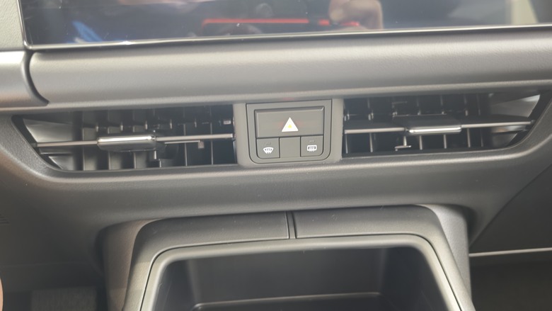 趕在展間第一天上架來看All New CX-5的賞車心得分享~~