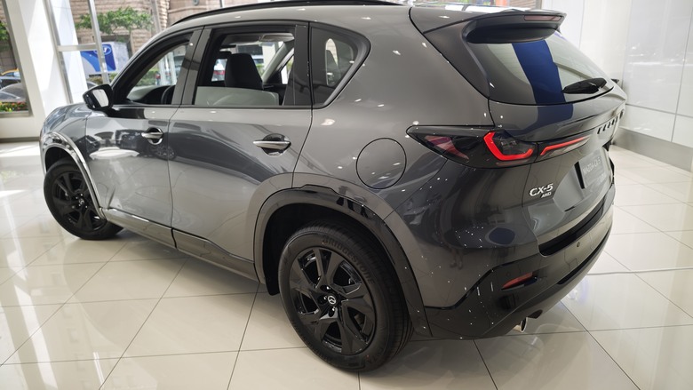 趕在展間第一天上架來看All New CX-5的賞車心得分享~~