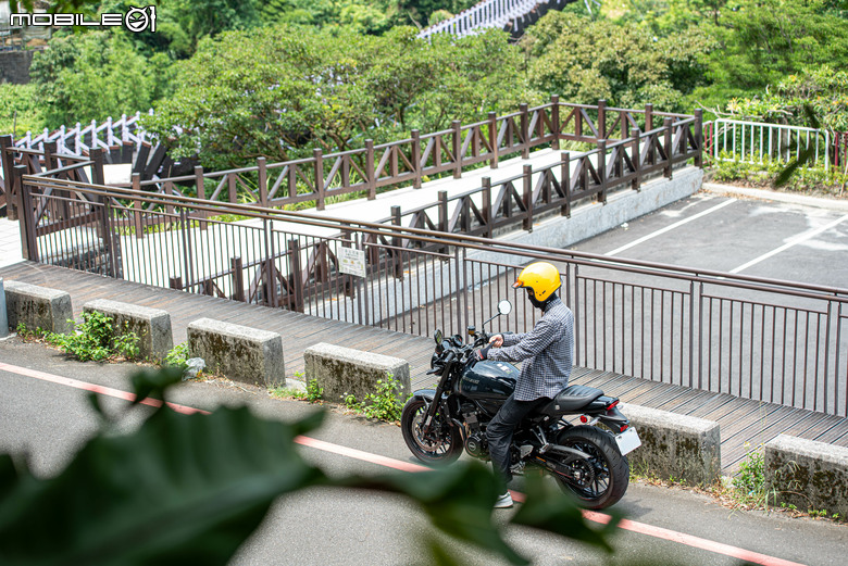 點我看大圖 KAWASAKI Z900RS 黑球試駕|經典好球不退色,只隨時間淬鍊