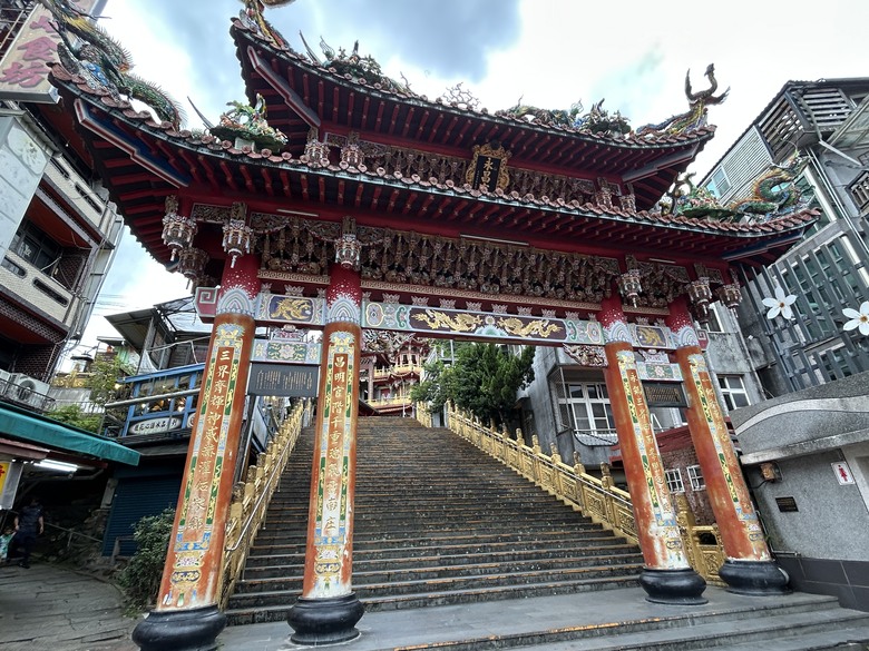 苗 栗 最 高 峰 加 里 山 ( 台 版 富 士 山 )