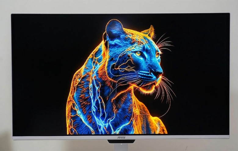 MSI PRO MAX 271UPXW12G開箱實測：4K QD-OLED、M-Mate支援MacOS、彩通認證，視覺升級最佳選擇！