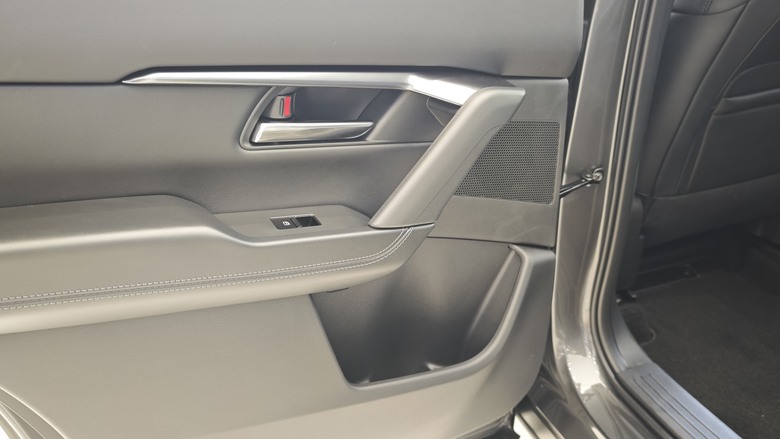 趕在展間第一天上架來看All New CX-5的賞車心得分享~~
