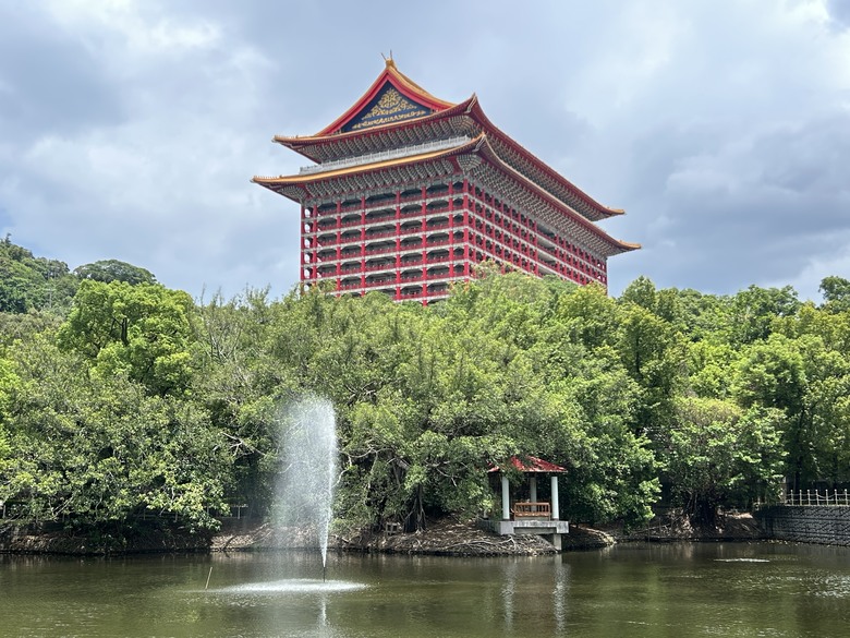 搭 捷 運 登 走 劍 潭 山 親 山 步 道