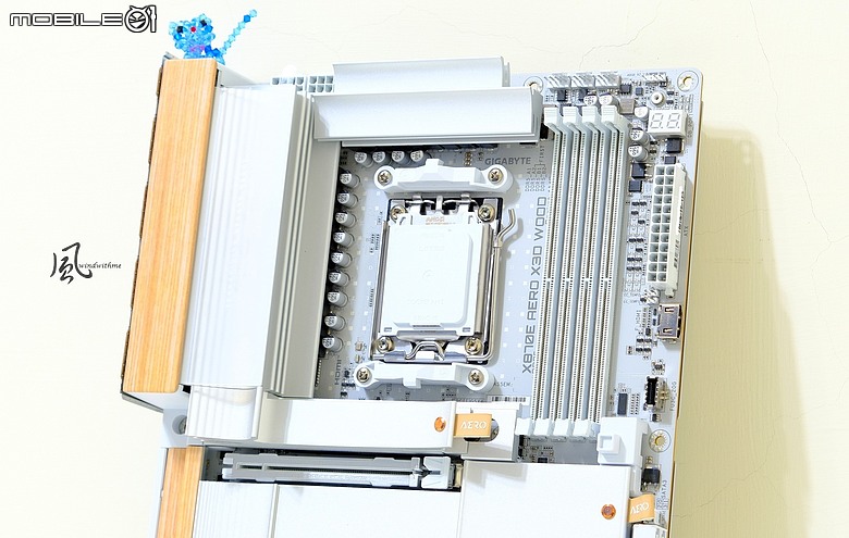 白色木紋新風格：X870E AERO X3D WOOD搭FRAME 5000D WOOD RS實測