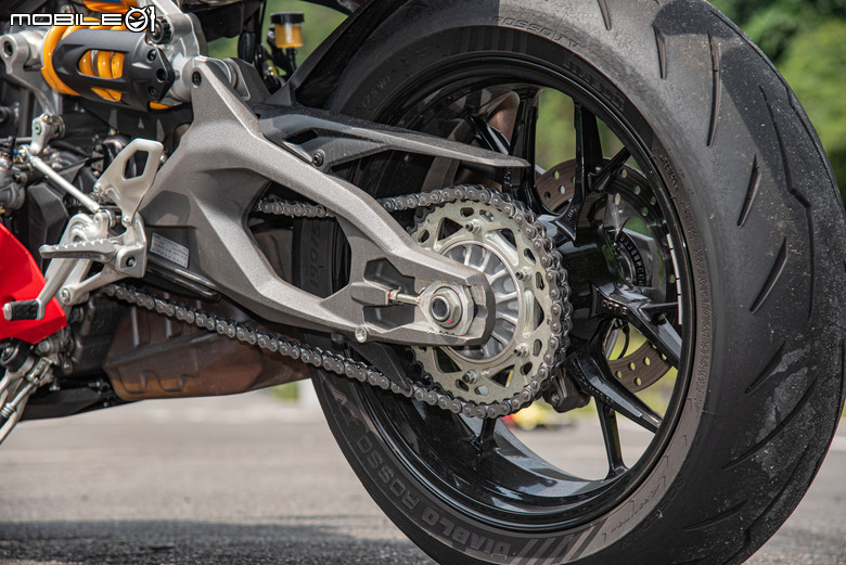 點我看大圖 DUCATI Pangale V2 S 試駕|街賽一體混血王子!超輕量級、最親民的DUCATI跑車