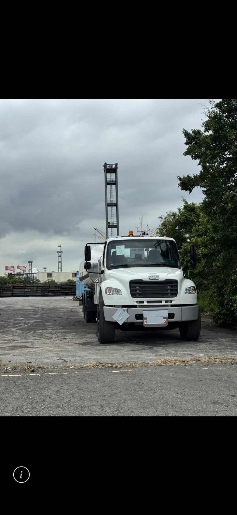 SkyMark Refuellers aimler 7000卡車頭