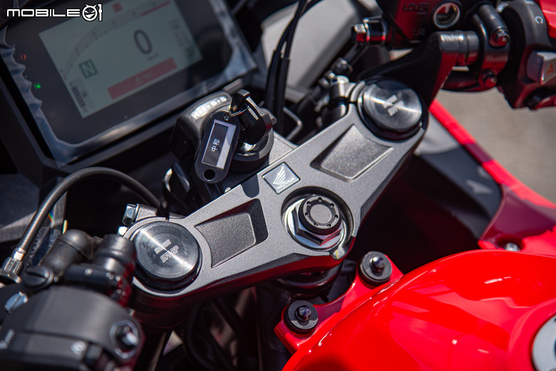 Honda CBR500R E-Clutch 賽道試駕｜非典型快排！另闢蹊徑的換檔體驗