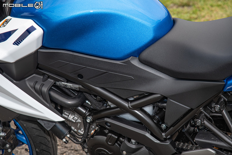 點我看大圖 2026 SUZUKI SV-7GX 試駕報告|V雙風味依然經典,熱血可以更加舒適!