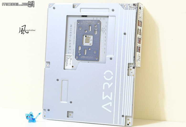 白色木紋新風格：X870E AERO X3D WOOD搭FRAME 5000D WOOD RS實測