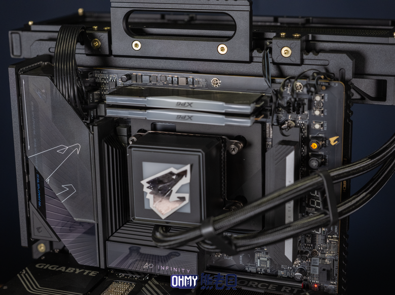 40週年超頻特仕板 技嘉 X870 AORUS INFINITY