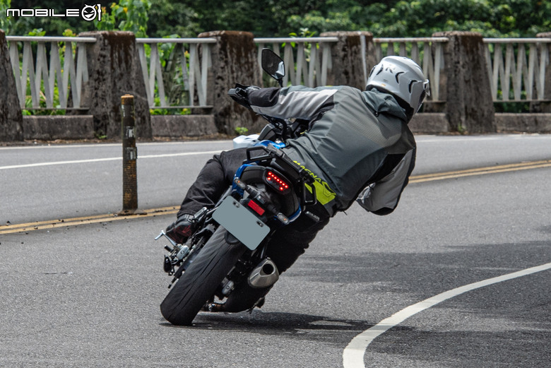點我看大圖 2026 SUZUKI SV-7GX 試駕報告|V雙風味依然經典,熱血可以更加舒適!
