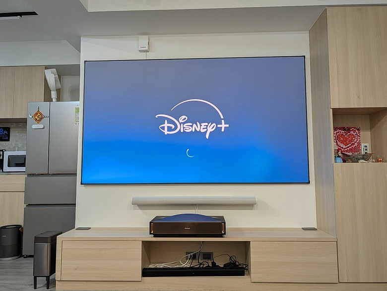 家裡裝了Hisense L9Q超短焦投影機