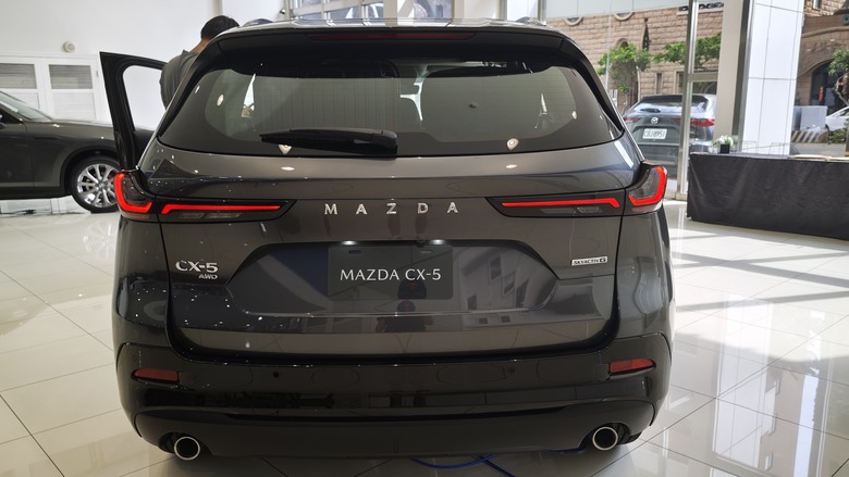 趕在展間第一天上架來看All New CX-5的賞車心得分享~~