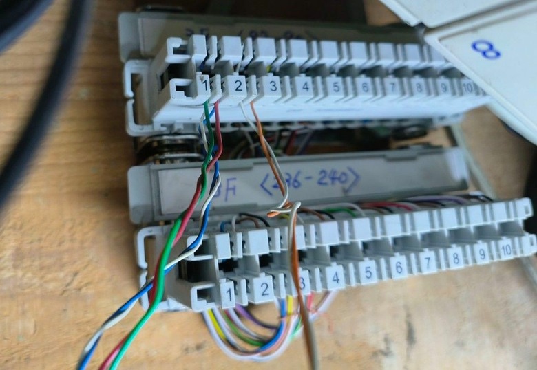 點我看大圖 請教弱電箱C型端子問題