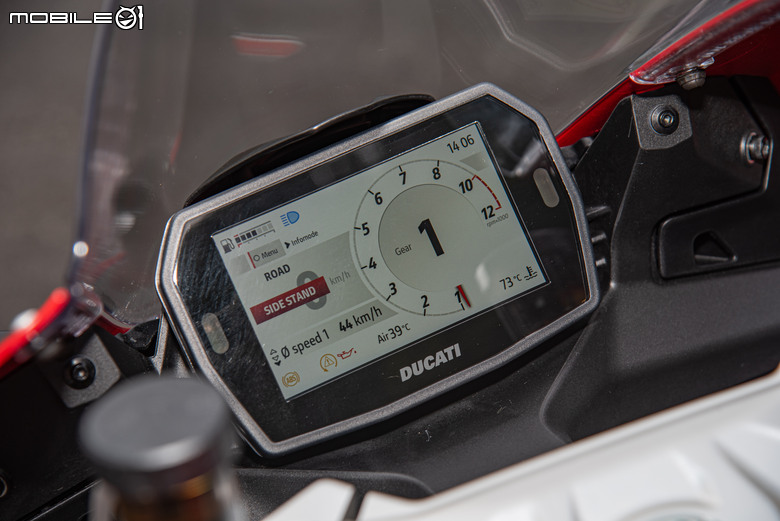 點我看大圖 DUCATI Pangale V2 S 試駕|街賽一體混血王子!超輕量級、最親民的DUCATI跑車