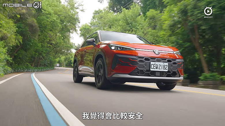 【影音試駕】VW T-Roc大改款,搖滾小子轉大人!