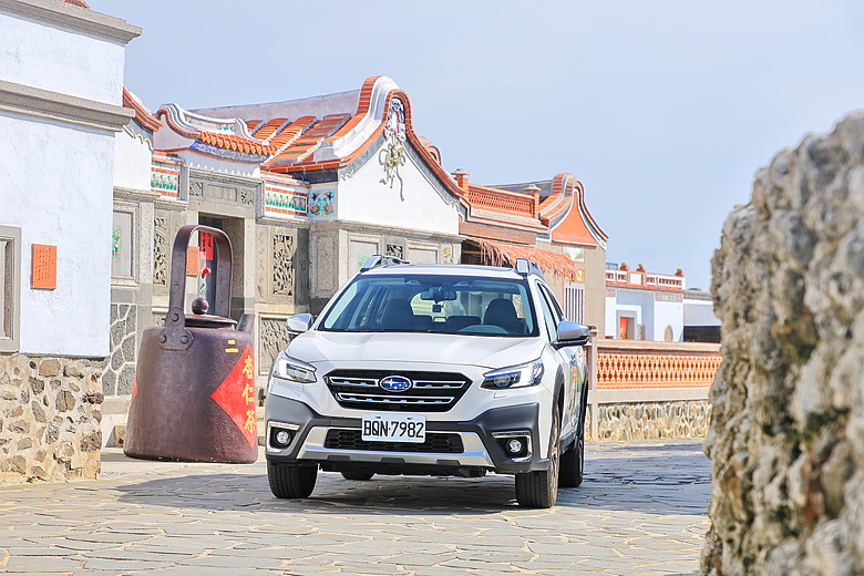 點我看大圖 (映像旅行) 澎湖EP.1 開著Subaru Outback搭渡輪,享受湛藍跳島的天倫旅行吧