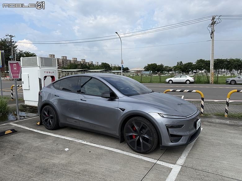 點我看大圖 2026 Model Y Performance 環島充電實錄 | 一場與里程焦慮的心理戰