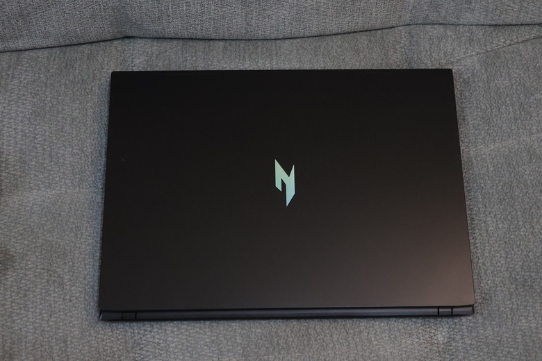 Acer Nitro V 16 AI開箱 AMD Ryzen 7 AI 450 + RTX5060 8G+16G DDR5 + 180Hz