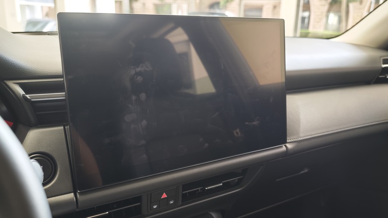 趕在展間第一天上架來看All New CX-5的賞車心得分享~~