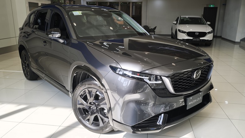 趕在展間第一天上架來看All New CX-5的賞車心得分享~~