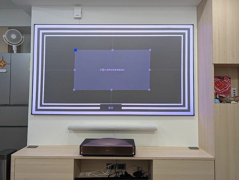 家裡裝了Hisense L9Q超短焦投影機