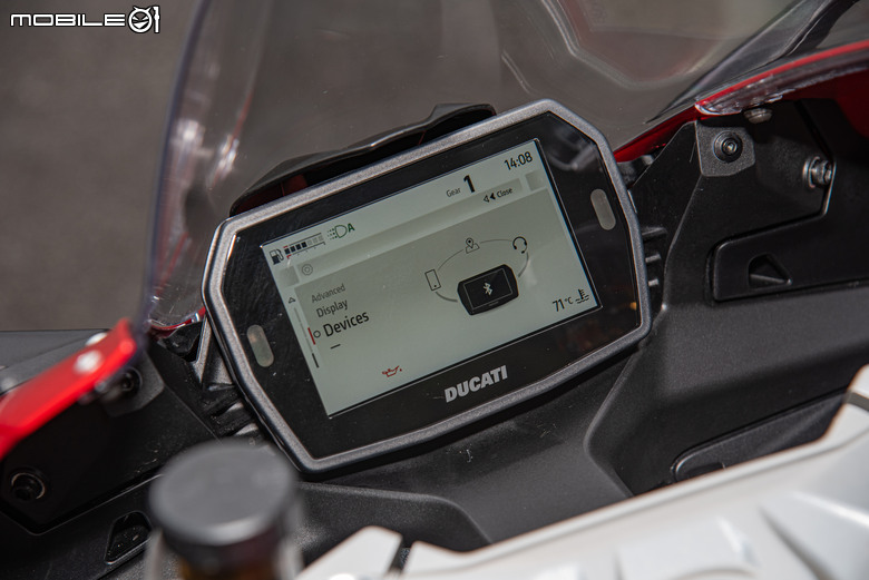 點我看大圖 DUCATI Pangale V2 S 試駕|街賽一體混血王子!超輕量級、最親民的DUCATI跑車