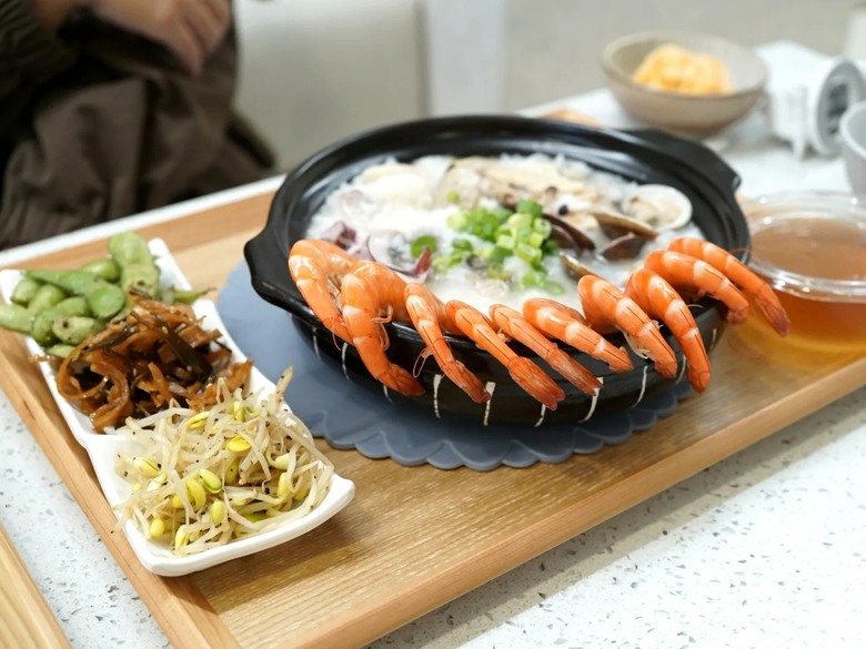【食記】台南東區美食｜豪華海鮮粥、金沙蝦仁湯加購土魠魚、日式炸豬排咖哩飯、麻辣水煮煲，均消200多、份量誠意足
