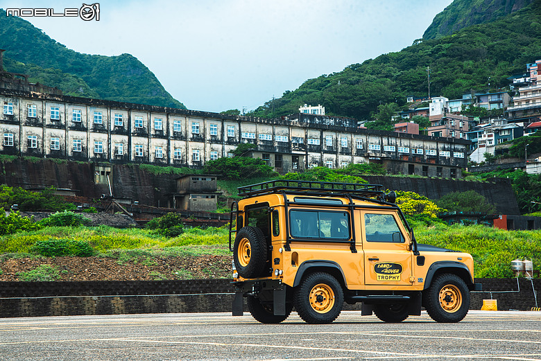 老靈魂與新科技的越野傳承｜Defender Trophy Edition遇上全台唯一90 Works V8 Trophy！