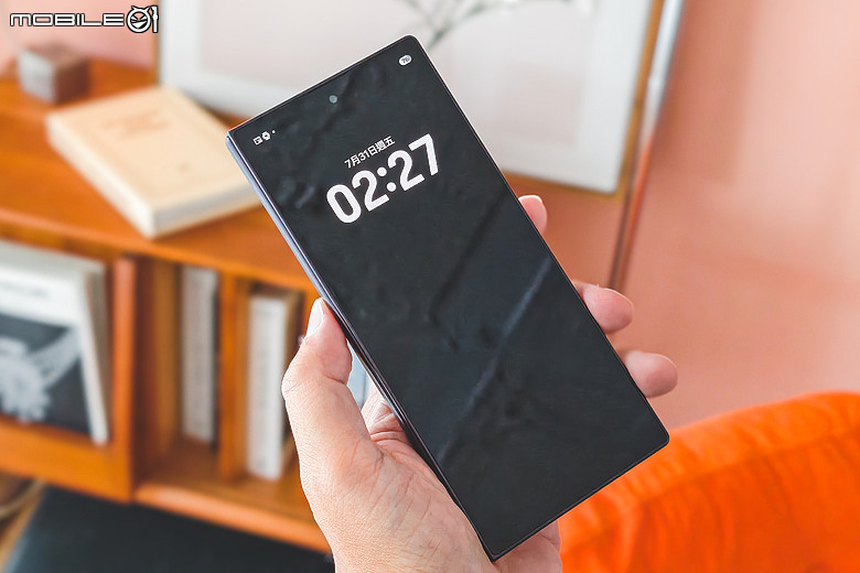 Samsung Galaxy Z Fold8 Ultra 評測報告｜輕薄手感與極致多工的完美平衡！