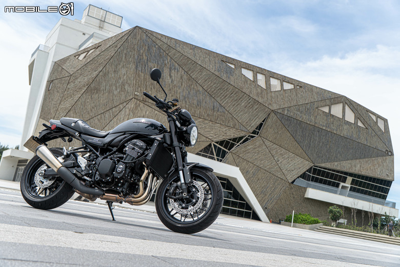 點我看大圖 KAWASAKI Z900RS 黑球試駕|經典好球不退色,只隨時間淬鍊