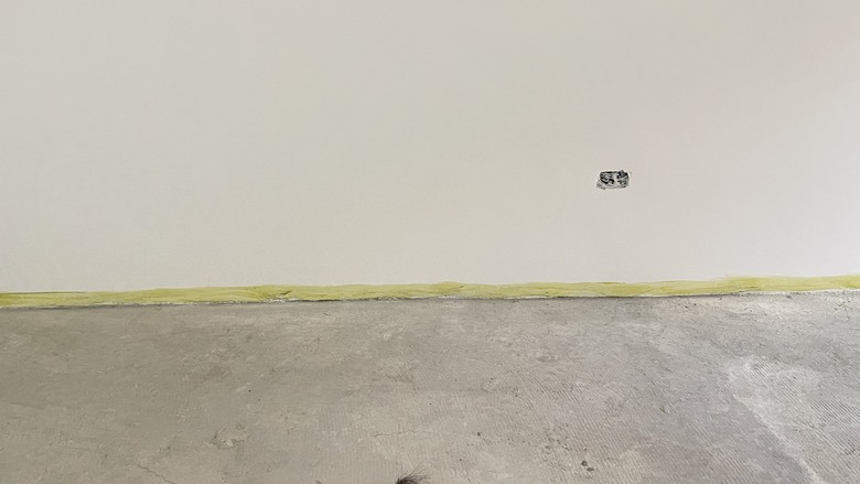 將回收輪胎橡膠（Recycled Rubber）應用於 Underscreed（水泥壓層下 / 水泥砂漿層下） 的浮築地板隔音工程