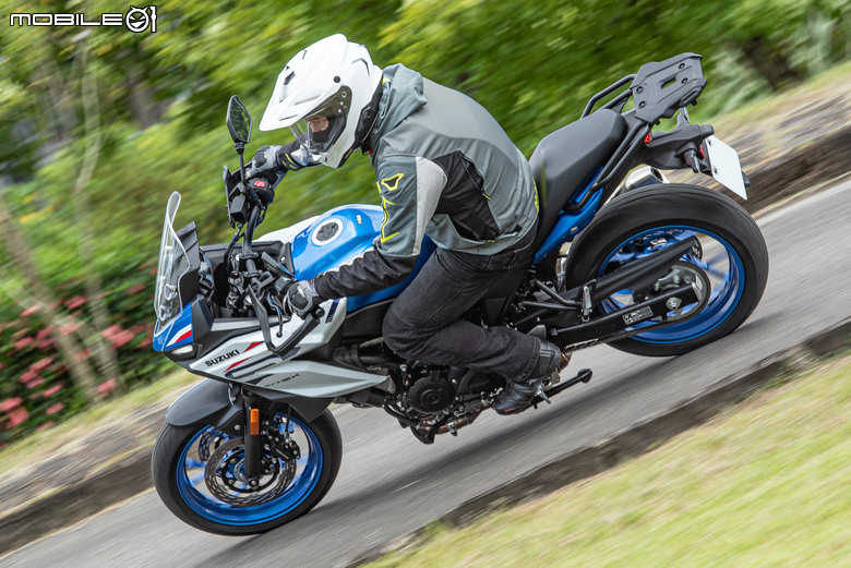 點我看大圖 2026 SUZUKI SV-7GX 試駕報告|V雙風味依然經典,熱血可以更加舒適!
